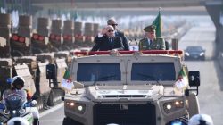 Le président de la République supervise le défilé militaire organisé à l’occasion de la célébration du 70e anniversaire du déclenchement de la Glorieuse Révolution