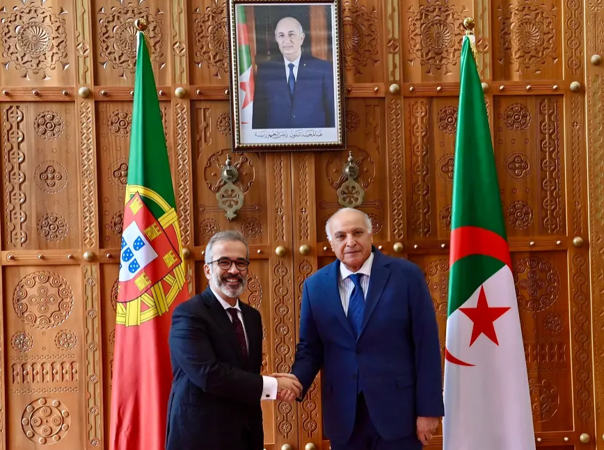 M. Attaf reçoit le ministre d’État et des Affaires étrangères de la République portugaise, M. Paulo Rangel