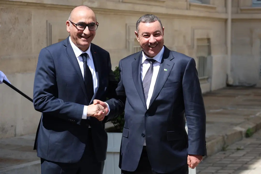 Sayoud reçu à Paris par son homologue français